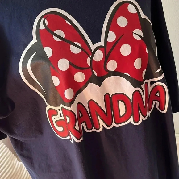 Disney "GRANDMA" Minnie Mouse Ladies T Size XL Navy Blue Disney Parks - Picture 2 of 7